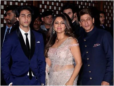 Shahrukh Gauri and aryan khan Shahrukh Gauri and aryan khan