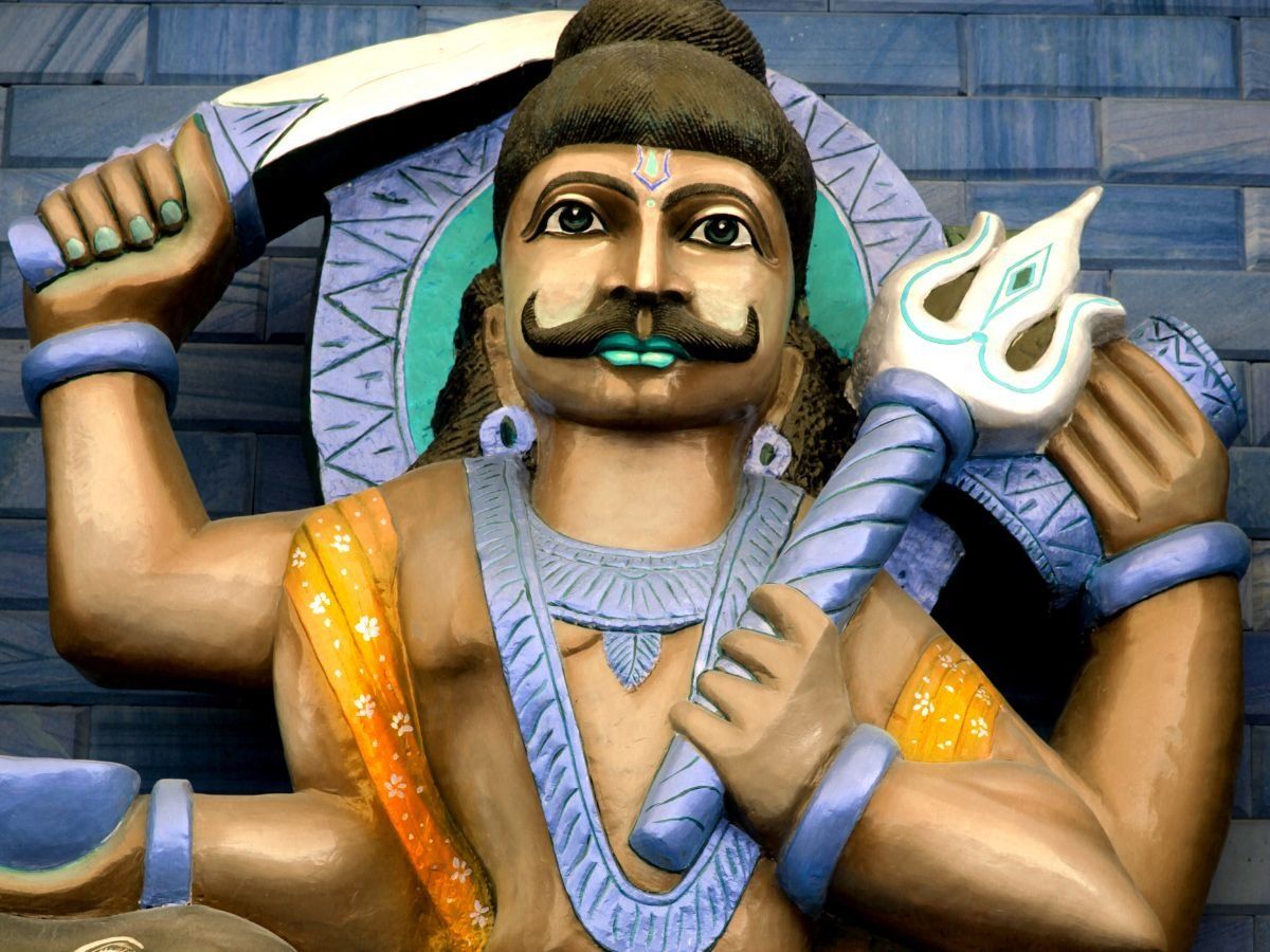 Shani Vastu Tips: शनिवार के दिन घर में भूलकर भी नहीं लानी चाहिए ये 5 चीजें, बढ़ जाएंगी मुश्किलें