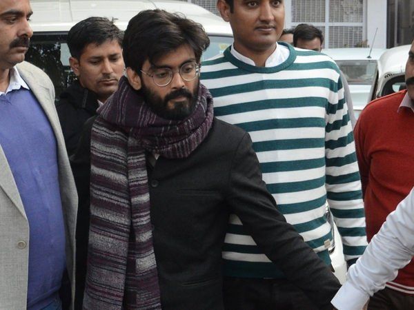 Sharjeel Imam ko Riha Karo use do azadi  slogans during demonstration at Aligarh Muslim University 