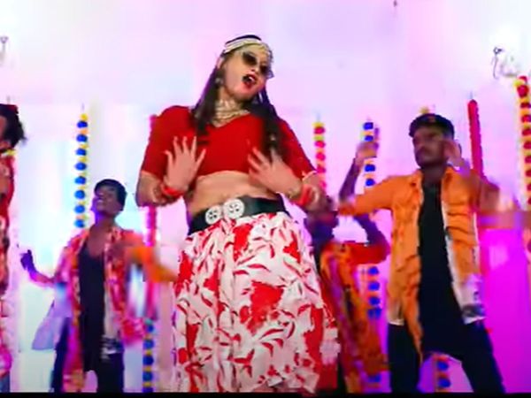 Anand Pandey, Shilpi Raj Song Banaras Ke Paan Lagelu