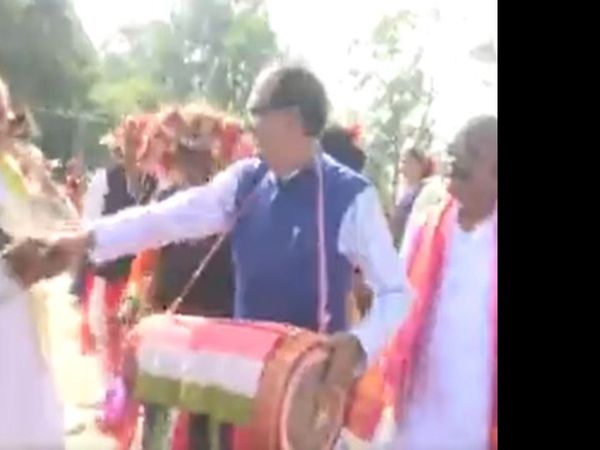 Madhya Pradesh CM Shivraj Singh Chauhan Dance With Tribal Community Video Goes Viral