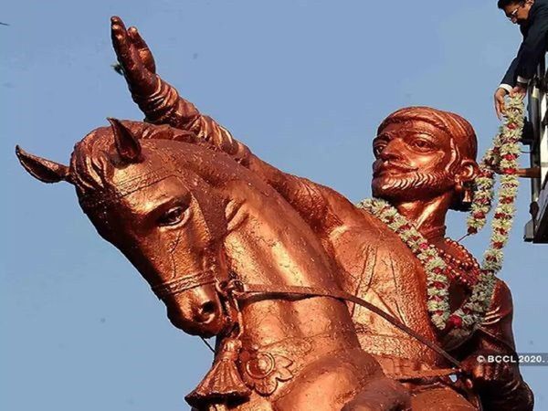 History of 17 february : Chhatrapati Shivaji defeated the Mughals and captured the fort of Sinhagad