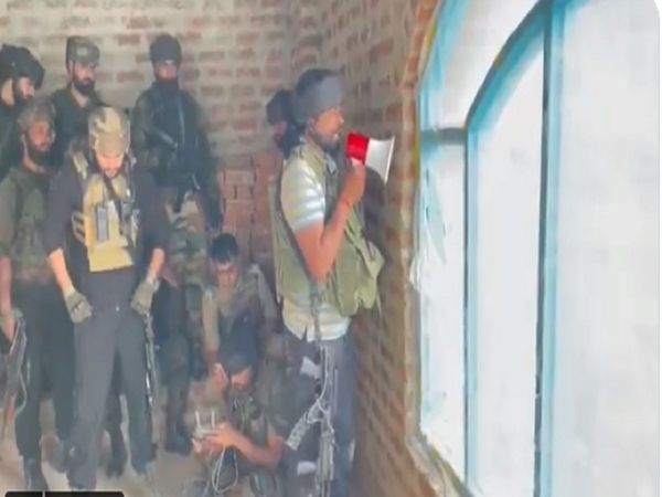 One Lashkar militant killed, another terrorist surrenders before security forces in Shopian Jammu Kashmir