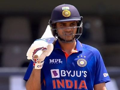 Shubman Gill become second Youngest Indian after Virat Kohli to Score ODI  fifty in west Indies surpass Sachin Tendulkar -शुभमन गिल ने जड़ा वनडे करियर  का पहला अर्धशतक, तोड़ा सचिन तेंदुलकर का