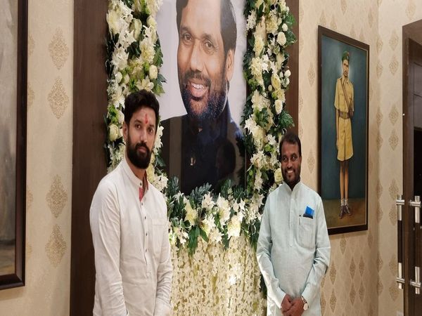 Ram Vilas Paswan’s bust installed in 12, Janpath bungalow, which is alloted to IT Minister Vaishnaw