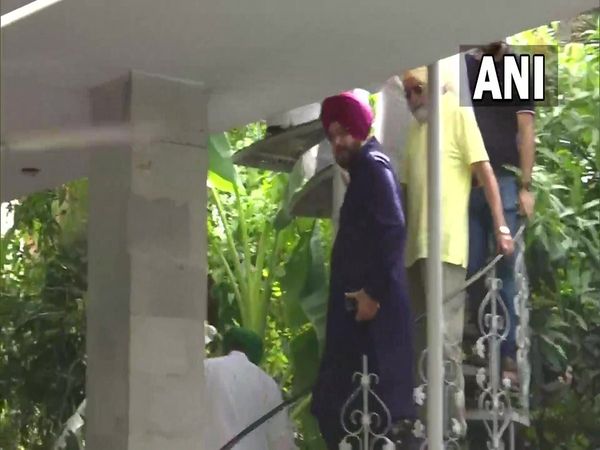 Know how Navjot Singh Sidhu spent his first night in Patiala Jail