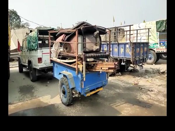 Farmers' union meet Farmers start winding up from Singhu border, remove tents, protest ends soon