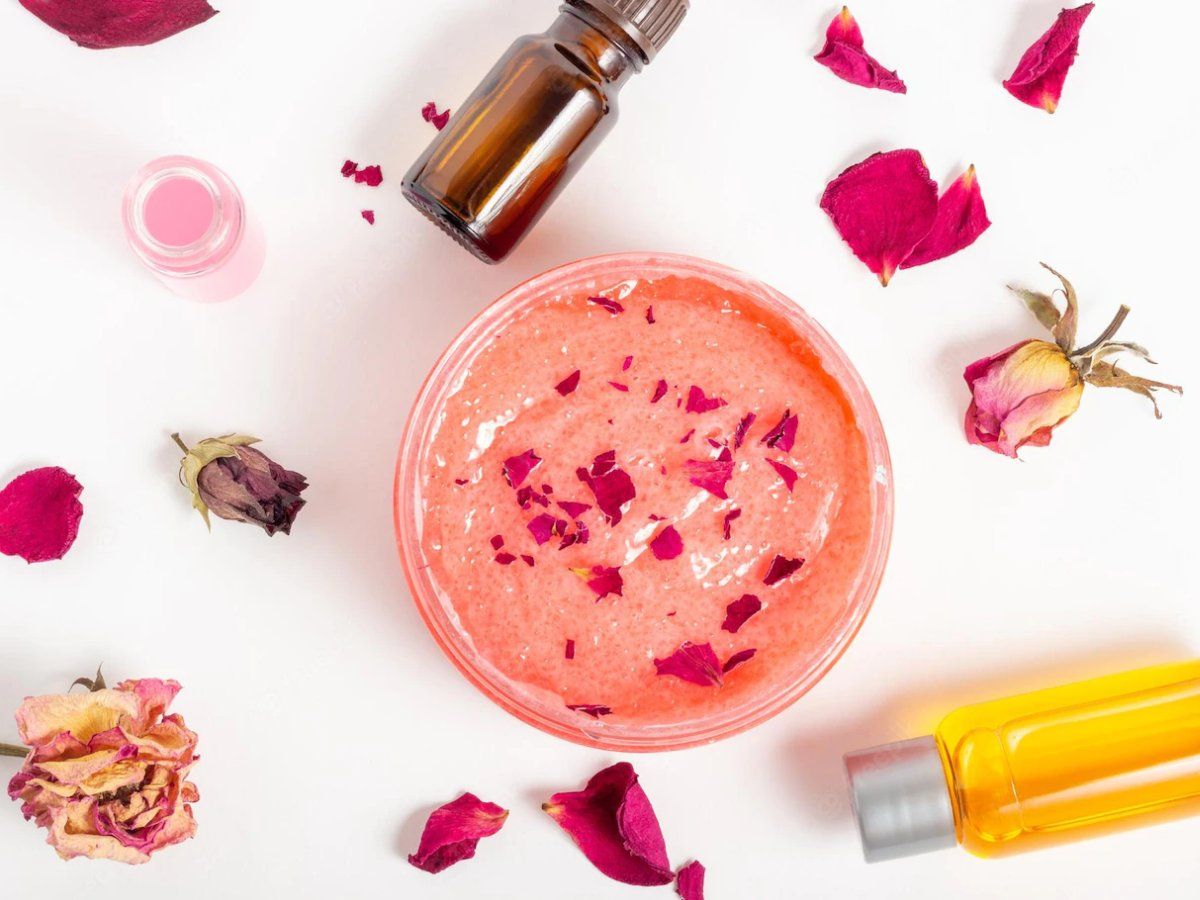 Homemade gel : फेशियल जैसा निखार पाने के लिए चेहरे पर लगाएं गुलाबजल और एलोवेरा जेल, देखें फायदे