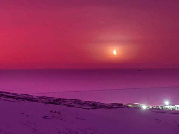 Sky Turned pink in Antarctica Photo Goes Viral 