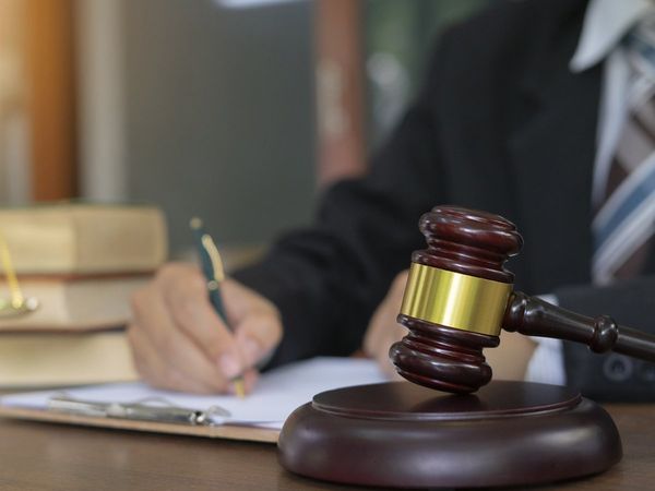 Murder accused threw slippers on judge at Thane court in Maharashtra, made this allegation