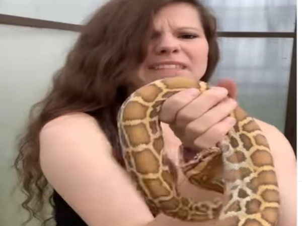 Girl Play With Snake Then What Happened Watch Viral Video