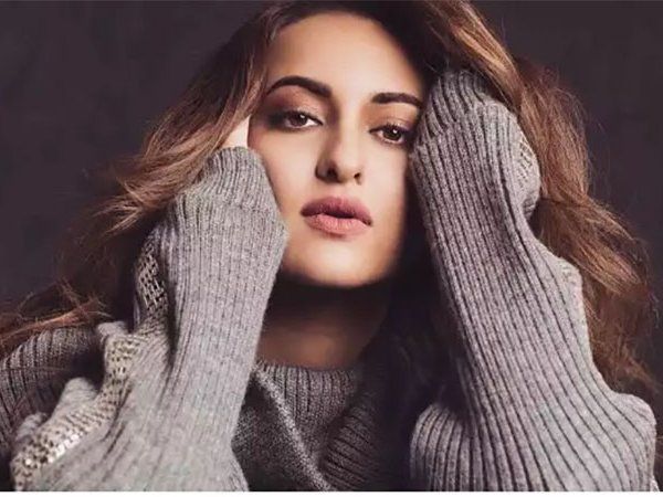 Sonakshi Sinha: एक्ट्रेस सोनाक्षी सिन्हा के खिलाफ धोखाधड़ी के मामले में गैर-जमानती वारंट जारी,जानें मामला