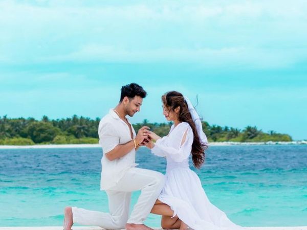 Sonarika Bhadoria Engaged To Vikas Parashar, Sonarika Bhadoria Engagement Pictures 