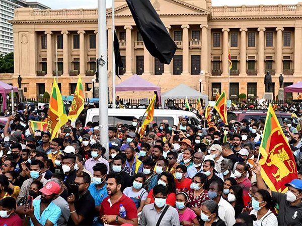 Sri Lanka WFH: और बिगड़े हालात, सरकारी कर्मियों से "वर्क फ्रॉम होम" करने की अपील, स्कूल किए बंद