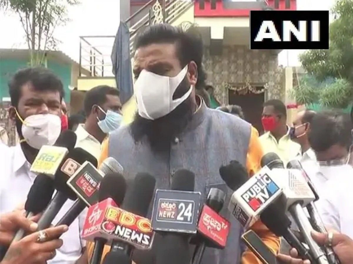 कर्नाटक के स्वास्थ्य मंत्री बोले-कोरोना से अब सिर्फ भगवान ही बचा सकते हैं