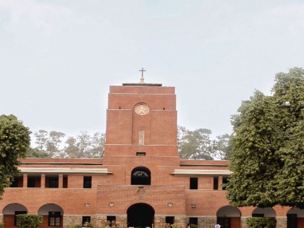 हॉस्‍टल नहीं खाली करने वालों से रोजाना 100 रुपये वसूलेगा DU का सेंट स्टीफन्स कॉलेज, छात्रों में भारी नाराजगी