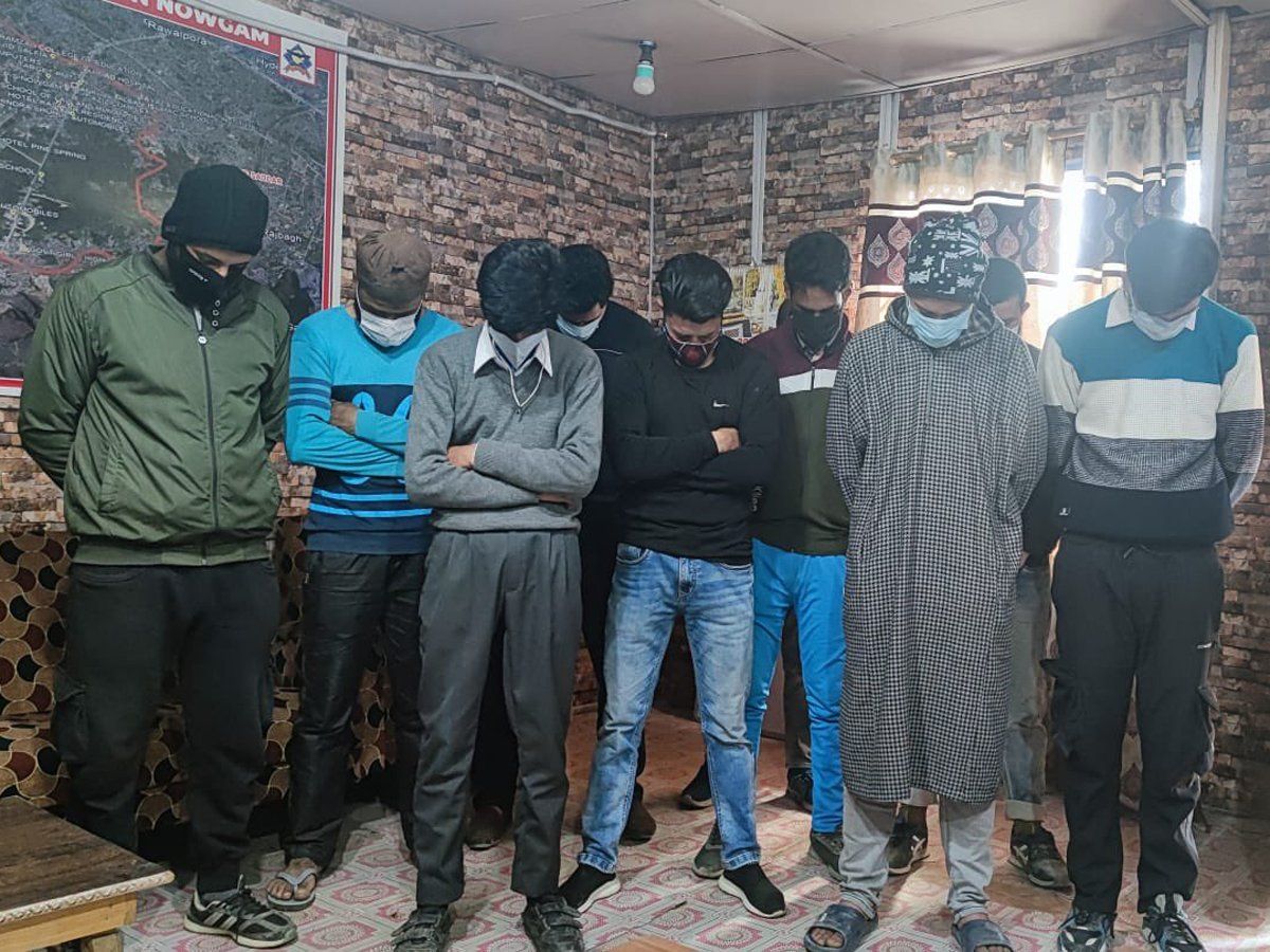 Stone pelting in Srinagar : श्रीनगर में नौगाम मुठभेड़ के बाद पथराव और आगजनी, कई लोग गिरफ्तार