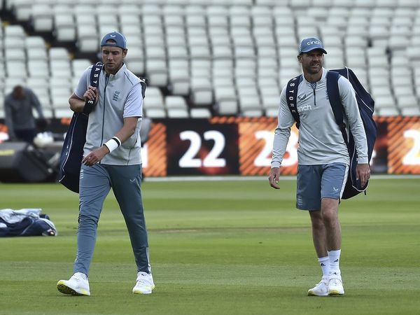 Stuart-Broad-James-Anderson