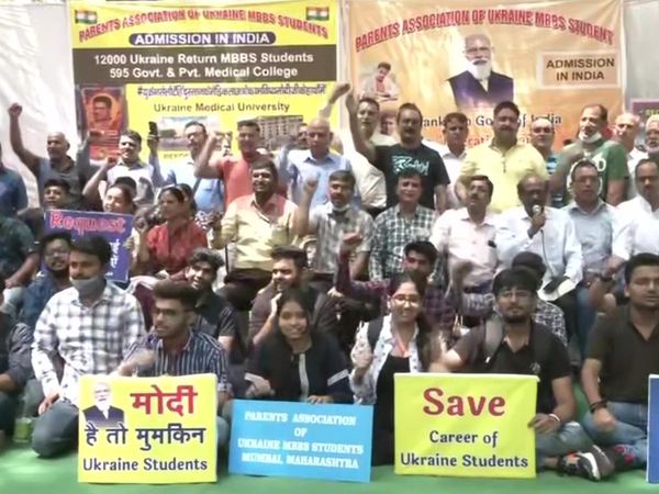 Students returned from Ukraine demand admission in Indian institutions for for their remaining education, appealed to PM Modi at Jantar Mantar