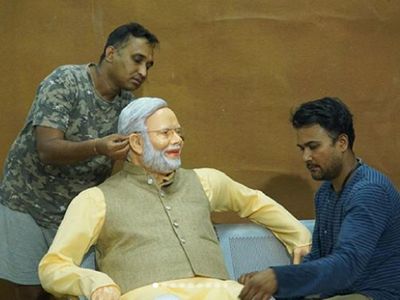 Tarak Mehta's Sundar Lal in making of Narendra Modi statue Tarak Mehta's Sundar Lal in making of Narendra Modi statue