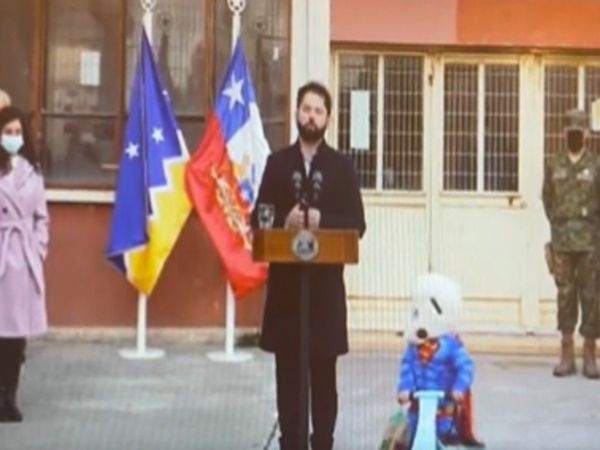 President of Chile was giving a speech suddenly Superman arrived Watch Viral Video