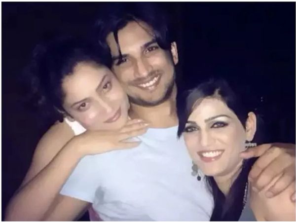 Ankita Lokhande and actor's sister Shweta with Sushant