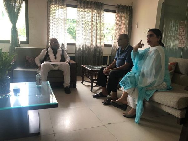 Sushant's family met Haryana Chief Minister Manohar Lal Khattar