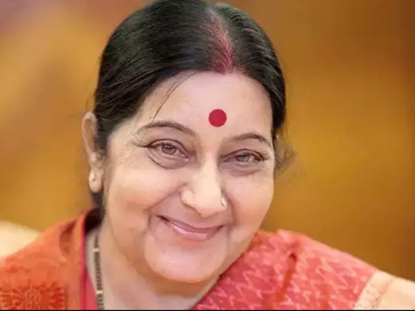 Sushma Swaraj Birth Anniversary Bansuri Swaraj Share Her throwback picture Goes Viral