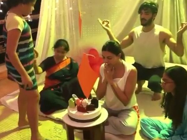 Sushmita sen Birthday Surprise: बॉयफ्रेंड रोहमन और बेटियों ने दिया सुष्मिता को बर्थडे सरप्राइज, वीडियो वायरल