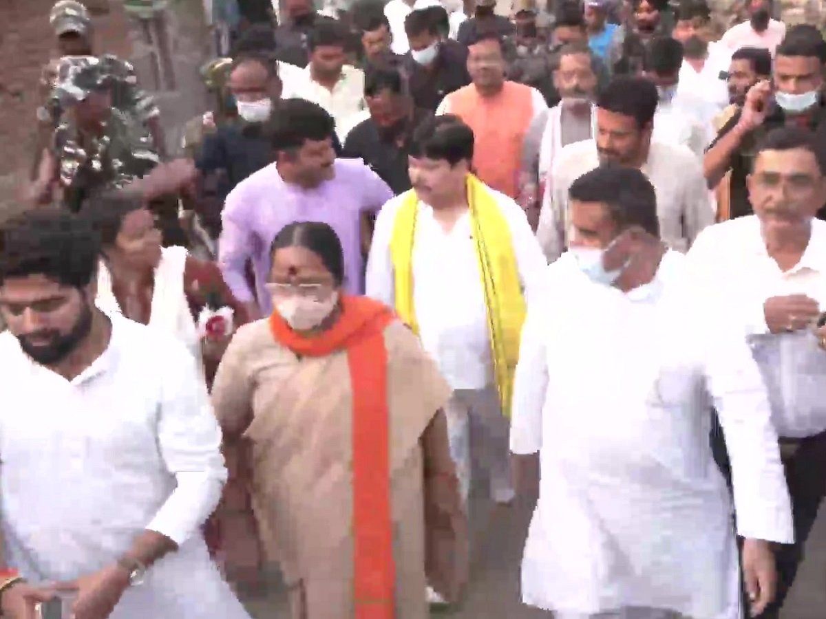 West Bengal: बीरभूम पहुंचा BJP का प्रतिनिधिमंडल, अधिकारी ने कहा- घटनास्थल पर जाने से रोका, बंगाल में लगे राष्ट्रपति शासन