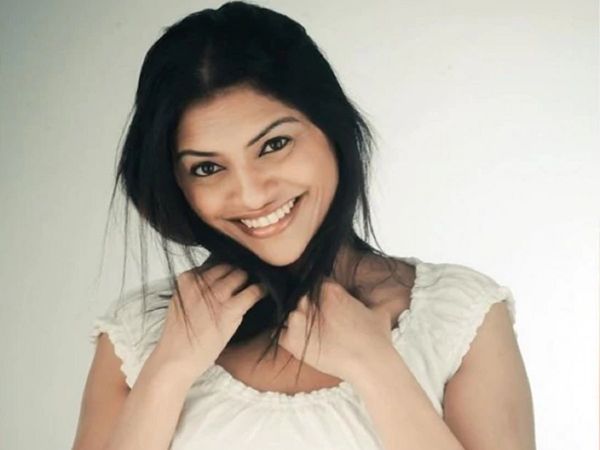 Indian woman sing 1000 songs in 1000 days