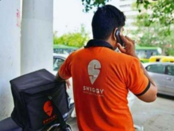 Man Order Coffee From Swiggy know about what delivery boy did