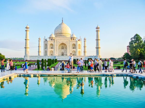 Agra News Happiness in tourism sector due to increase of tourists in Taj Mahal