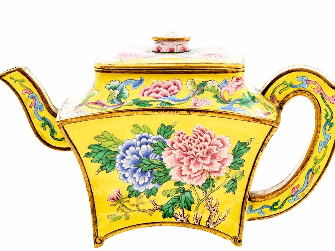 antique teapot घर की सफाई में मिली एक 'Teapot' कीमत का पता लगाया तो