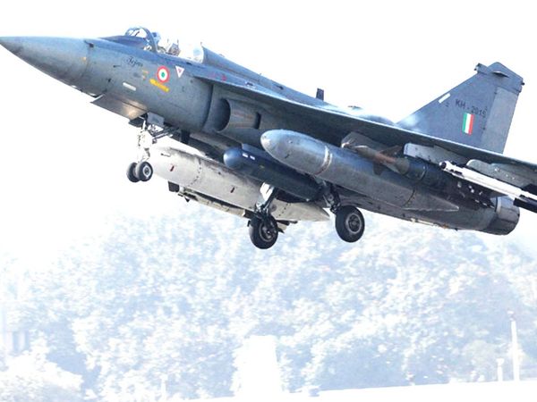 83 तेजस लड़ाकू विमान वायुसेना में होंगे शामिल, 48 हजार करोड़ की डील मंजूर, 'गेमचेंजर' है ये एयरक्रॉफ्ट [PICS]