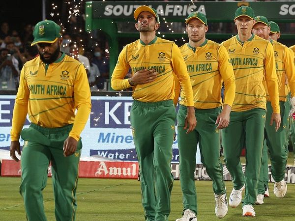 Temba Bavuma leads South African team