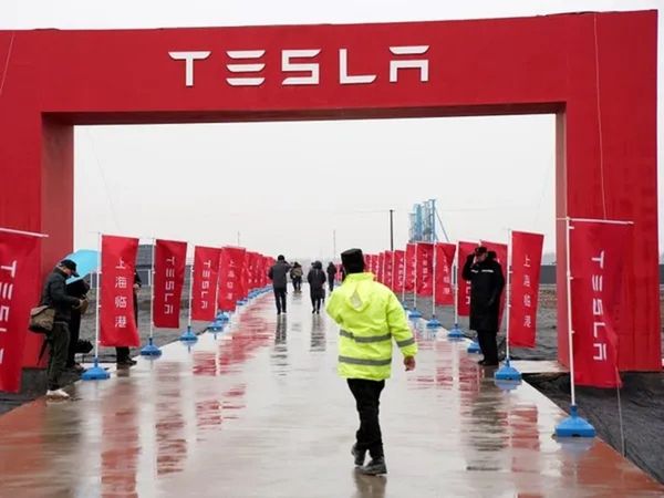 Tesla Model Y: टेस्ला ने स्पोर्ट्स मॉडल Y की कीमत 3 हजार डॉलर घटाई