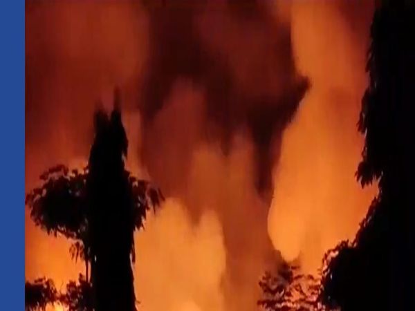 Mumbai के मानखुर्द इलाके में स्क्रैपयार्ड में लगी आग, मौके पर दमकल की 6 गाड़ियां मौजूद