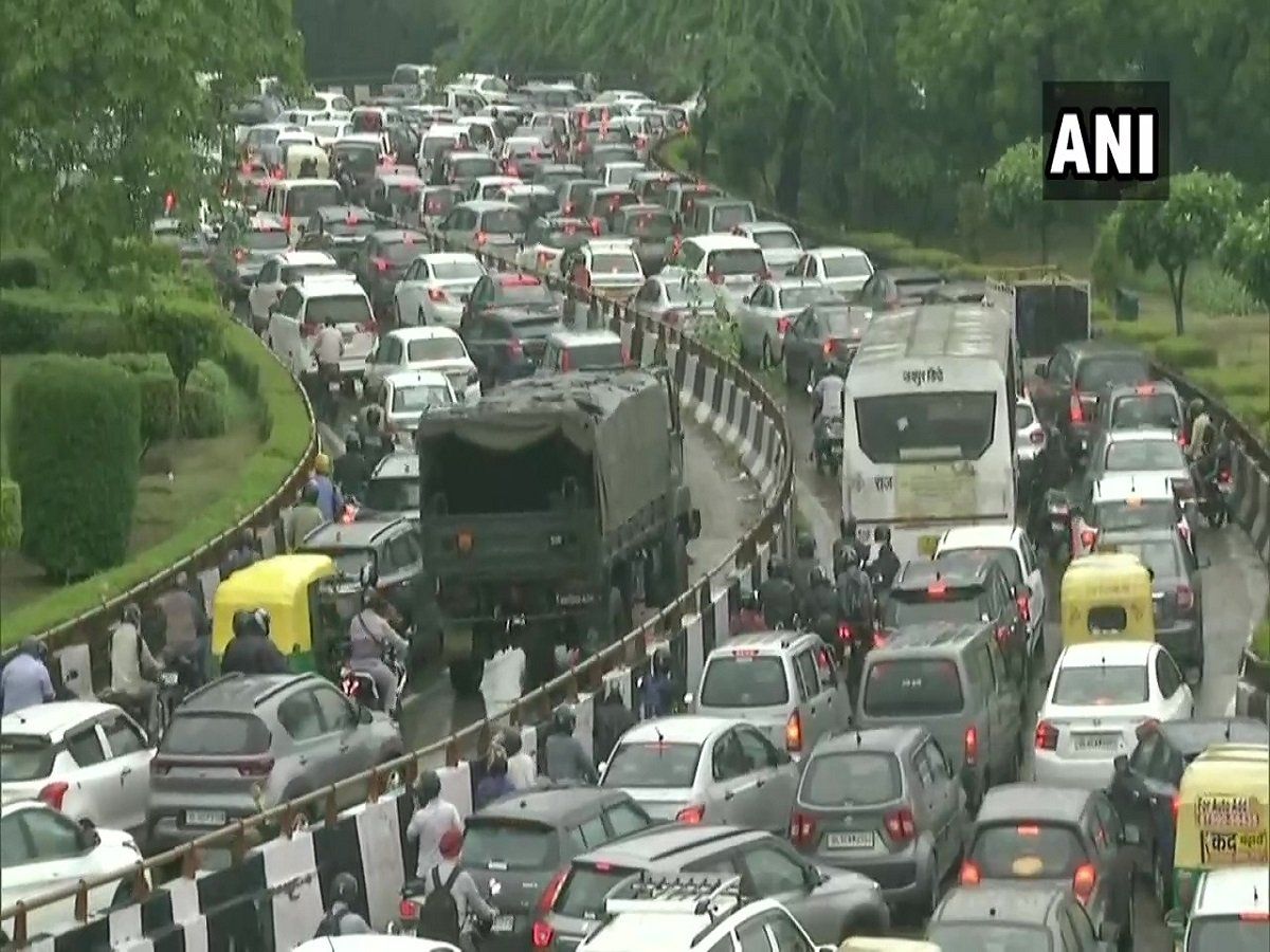 दिल्ली-एनसीआर में मानसूनी दस्तक का साइड इफेक्ट , जाम और जलभराव ने रुलाया