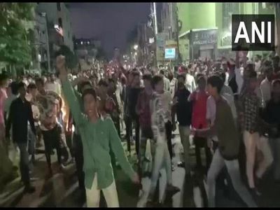Protestors gathered at Hyderabads Shalibanda on BJP leader T Raja Singhs remarks on Prophet Muhammad Protestors gathered at Hyderabads Shalibanda on BJP leader T Raja Singhs remarks on Prophet Muhammad