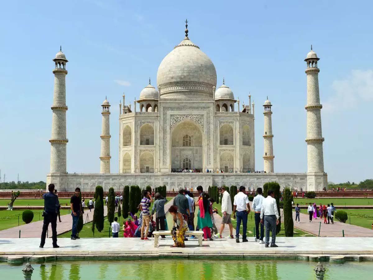 आगरा: ताजमहल में मनाया जा रहा शाहजहां का 367वां उर्स, मुमताज की असली कब्र को देखने उमड़ी भीड़