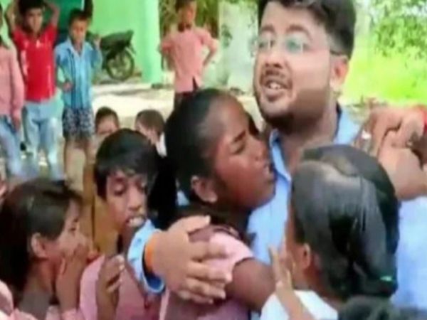 Teacher transfer Students Started crying Emotional Video Goes Viral