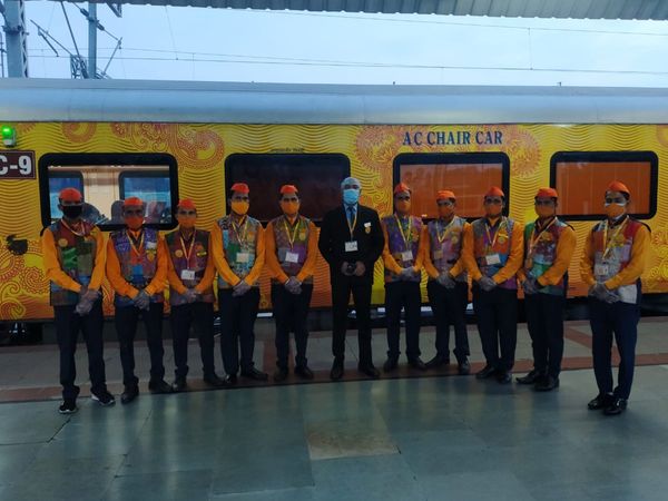 Lucky draw for Tejas Express passengers, IRCTC will give a gift, know what are the rules