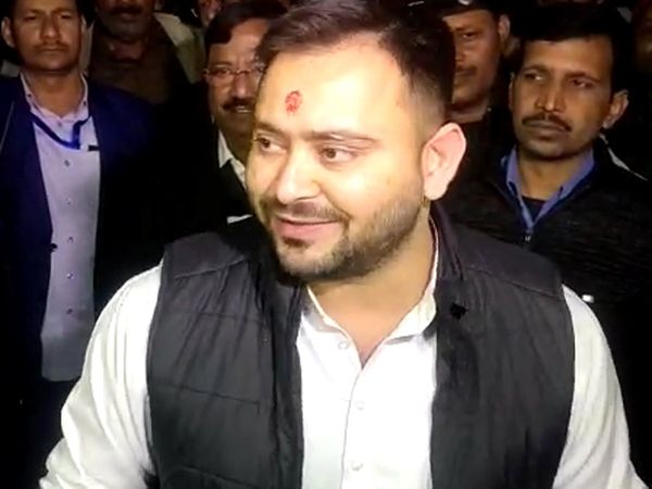 Tejashwi Yadav reached Patna with wife, spoke openly on marriage
