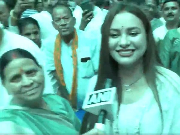 Tejashwi Yadav became Deputy CM of Bihar, Lalu family happy, wife Rajshri said this, watch video