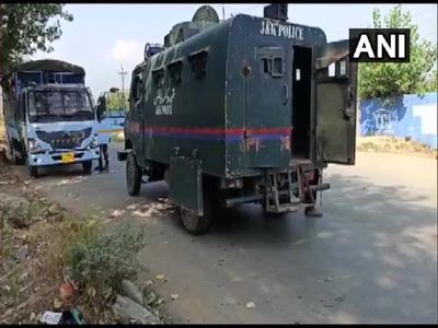terrorists attack CRPF party in Lawaypora area on the outskirts of Srinagar city one personnel martyred terrorists attack CRPF party in Lawaypora area on the outskirts of Srinagar city one personnel martyred