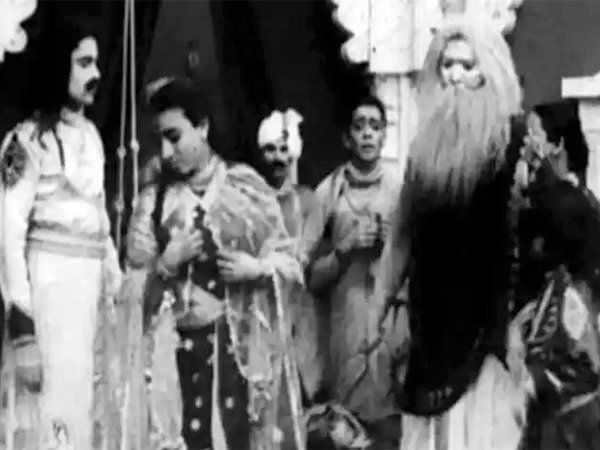 today's history 3 May 2022