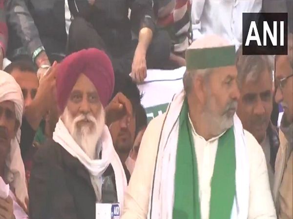 Stage on which Bharatiya Kisan Union leader Rakesh Tikait standing, collapses in Jind Haryana