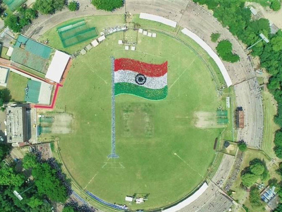 Har Ghar Tiranga: चंडीगढ़ में बन गया ‘तिरंगा’ वर्ल्ड रिकॉर्ड, 7500 स्टूडेंट्स ने बनाया सबसे बड़ा ह्यूमन फ्लैग