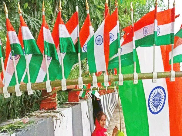 Har Ghar Tiranga Abhiyan: 'तिरंगे' की बिक्री में 50 गुना उछाल, 'डिमांड' पूरी कर पाना हुआ मुश्किल